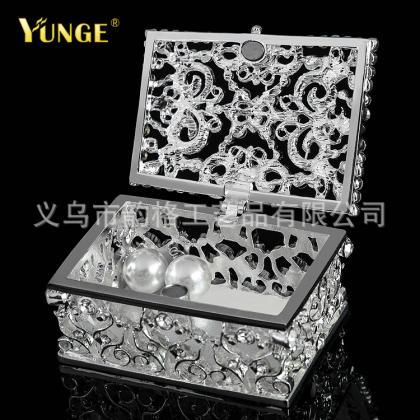 Factory Direct Silver-plated Hollow Metal Crafts..